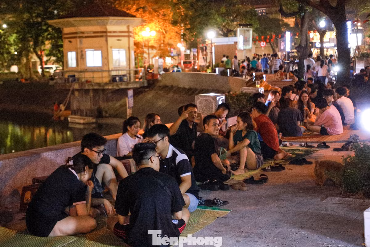 "Tôi hy vọng ban quản lý khu phố đi bộ sẽ xem xét cách cải thiện không gian nơi đây" ông Dũng chia sẻ thêm.