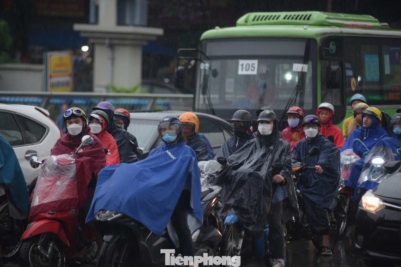 Theo Trung tâm Khí tượng Thuỷ văn Quốc gia, dự báo từ chiều tối ngày 15/5 - 16/5, ở khu vực Bắc Bộ sẽ có mưa vừa, mưa to và dông, có nơi mưa rất to. Lượng mưa phổ biến từ 40-80 mm, có nơi trên 120 mm.