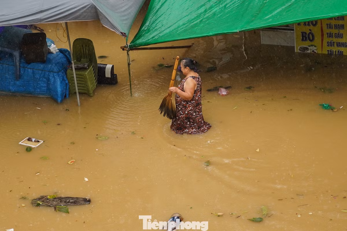 Toàn cảnh đường Chương Dương Độ sáng nay.
