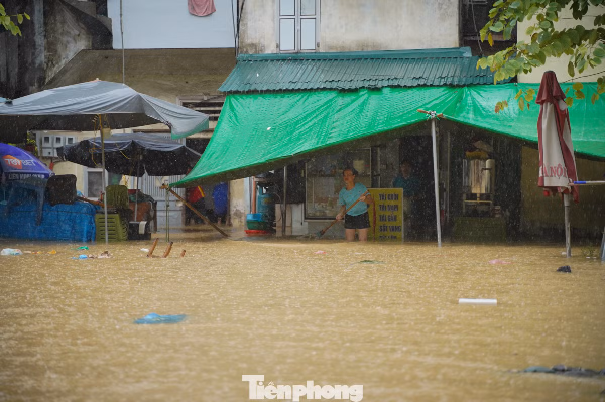 Toàn cảnh đường Chương Dương Độ sáng nay.