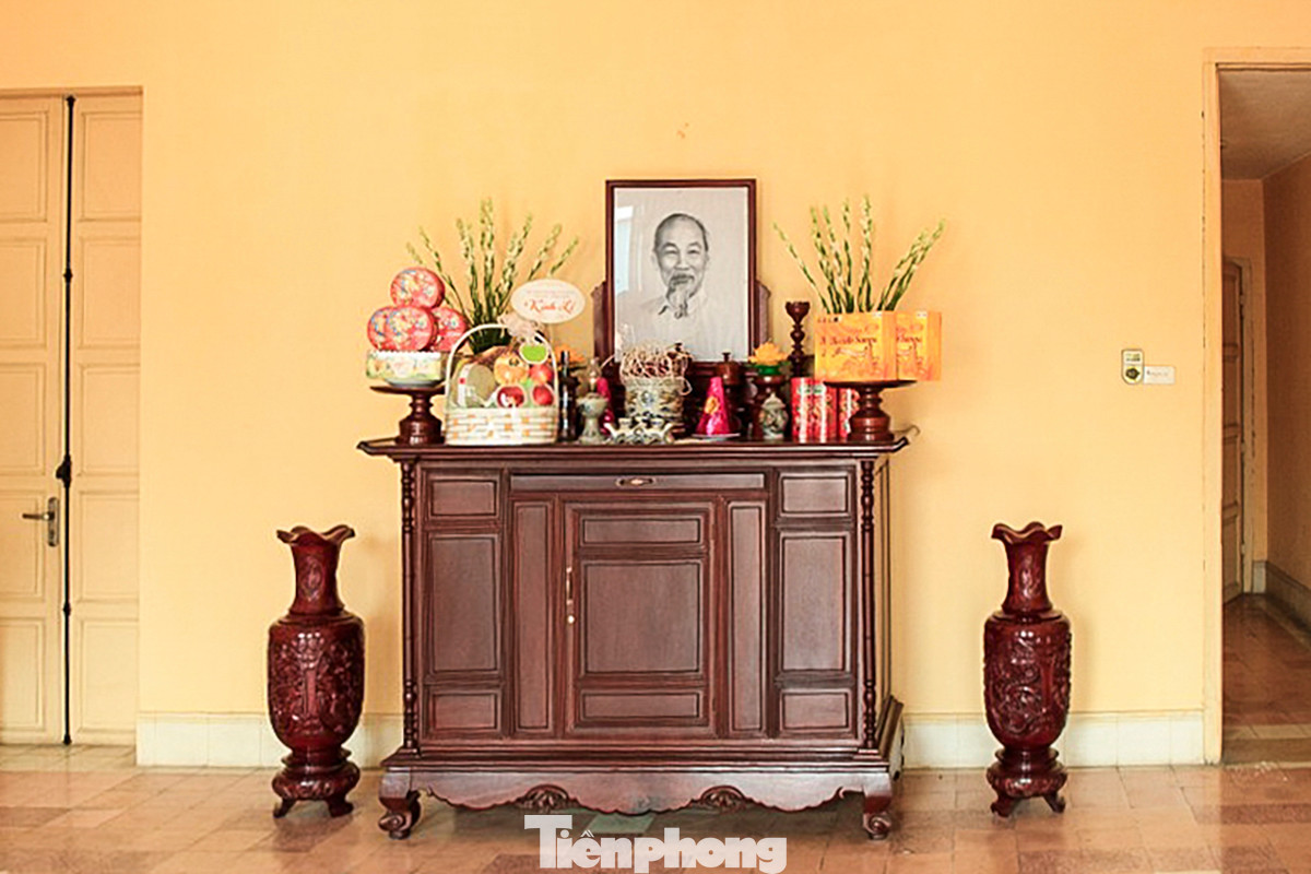 Tầng 3 hiện được dùng làm nơi dâng hương tưởng niệm Chủ tịch Hồ Chí Minh.