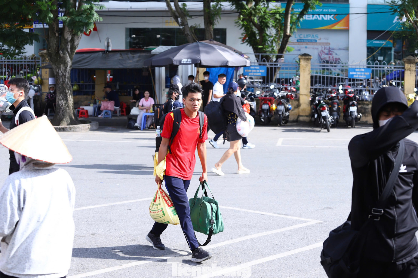 Ngày mai, người dân cả nước sẽ quay trở lại công việc, học sinh chuẩn bị khai giảng năm học mới.
