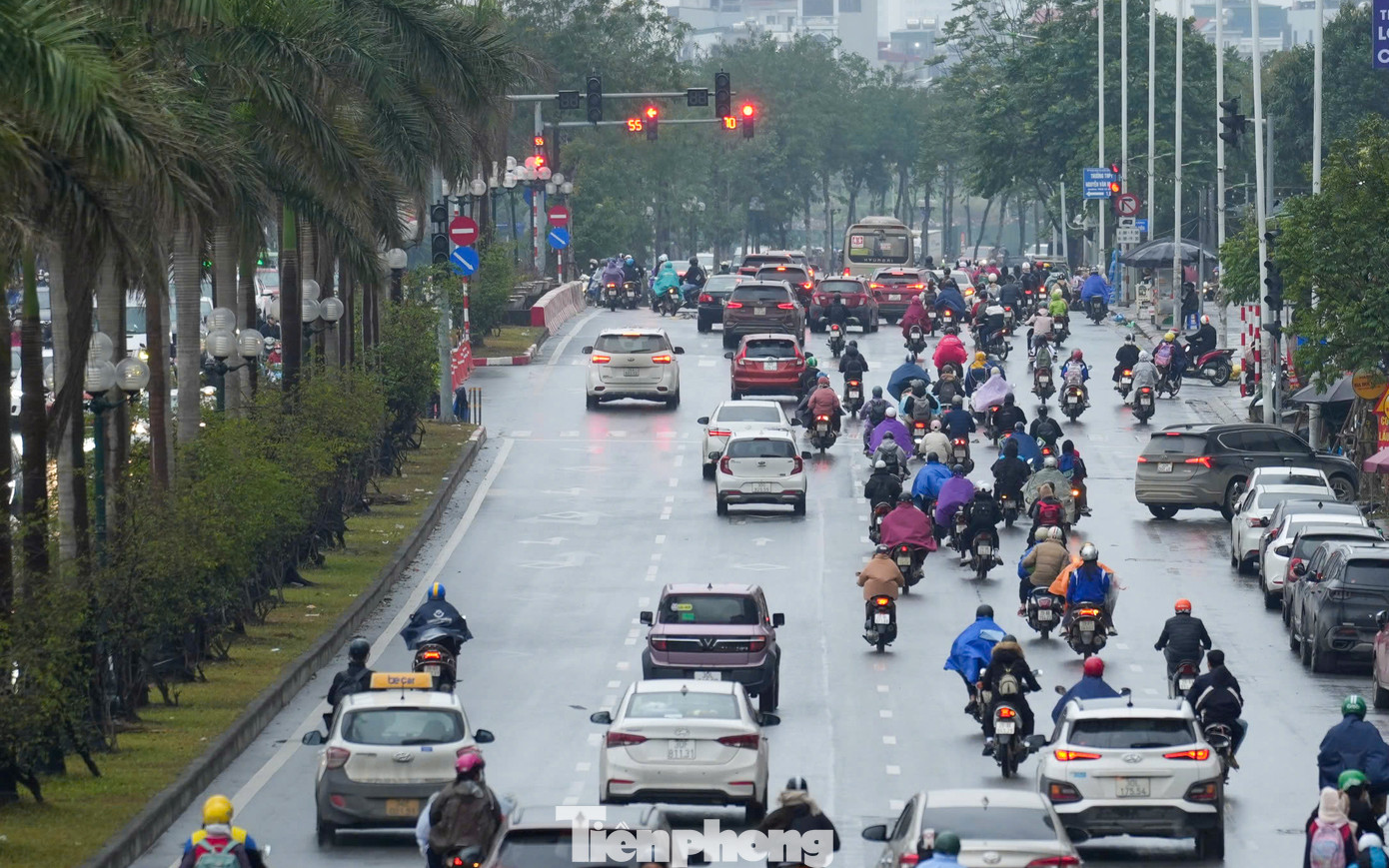 Giao thông thuận lợi tại ngã tư Trần Hữu Dực - Nguyễn Văn Giáp trong buổi sáng nay.