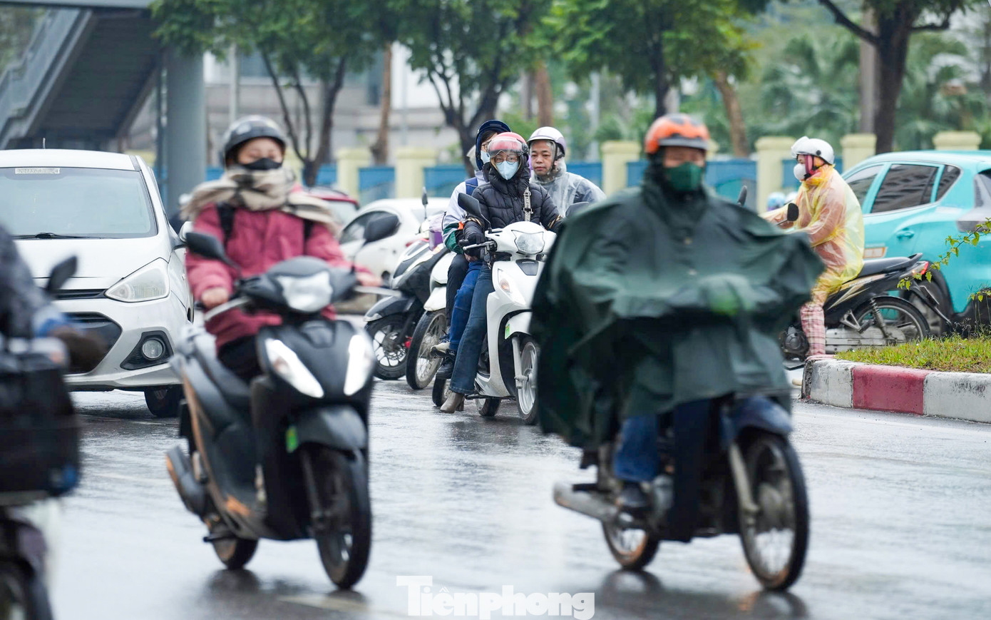 Từ hôm nay, các phương tiện muốn rẽ từ đường Trần Hữu Dực vào Nguyễn Văn Giáp buộc phải quay đầu ở các điểm mở.