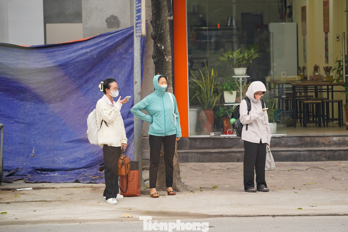 Tại website IQAir, chỉ số chất lượng không khí AQI ở Hà Nội lúc 9 giờ ngày 4/11 là 195 - đạt mức không tốt cho sức khoẻ, khuyến cáo người dân khi ra ngoài phải đeo khẩu trang.