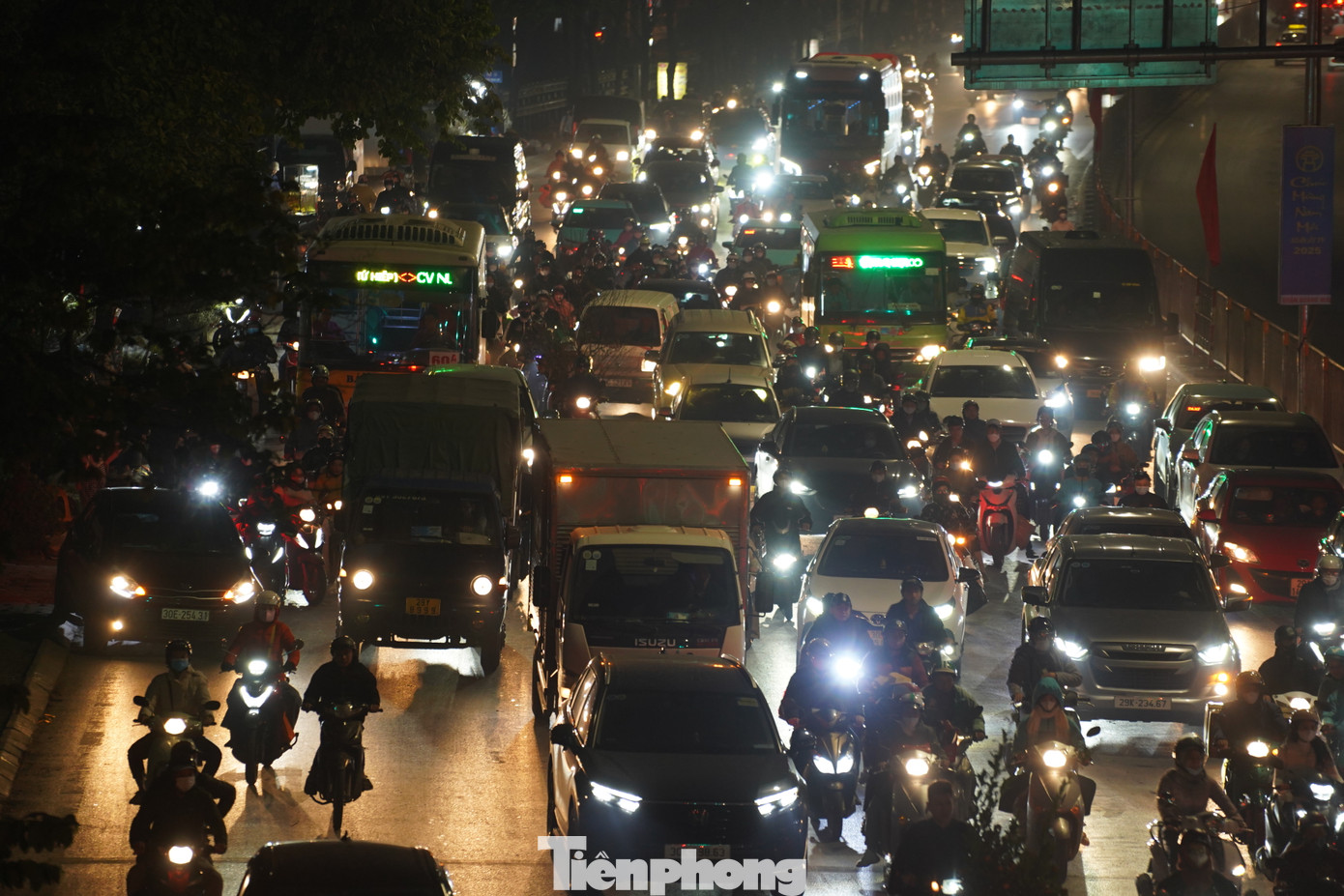 Kỳ nghỉ Tết Nguyên đán Ất Tỵ năm nay dài 9 ngày, từ 25/1 đến hết ngày 2/2. Kỳ nghỉ Tết Nguyên đán Ất Tỵ năm nay dài 9 ngày, từ 25/1 đến hết ngày 2/2.