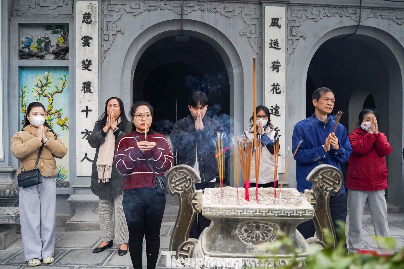 Từ lâu nay, chùa Hà vốn được biết đến là ngôi chùa thiêng. Không riêng Thất tịch, vào dịp rằm hay mồng 1 đầu tháng, nhiều người dân Hà Nội đều có thói quen tới chùa Hà cầu bình an.