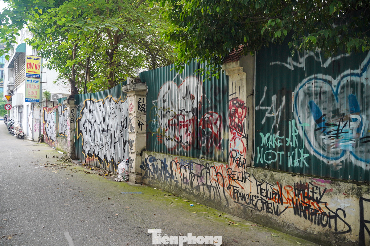 Vẽ Graffiti là nghệ thuật khi được thể hiện đúng nơi, đúng cách và truyền tải thông điệp ý nghĩa, nhưng việc vẽ bậy không xin phép là hành vi thiếu văn hóa và cần bị lên án.
