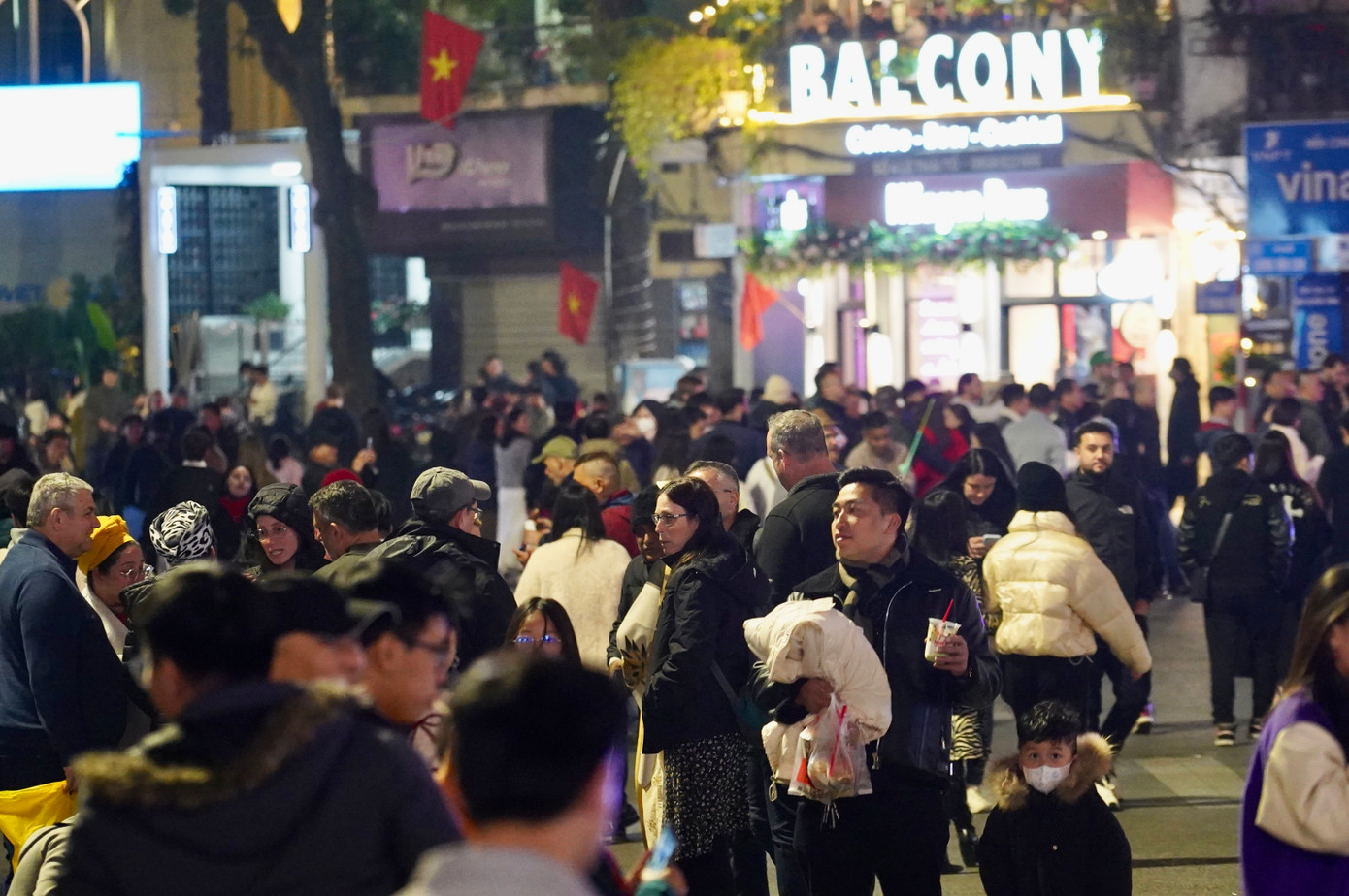 Pháo hoa rực sáng đón năm mới Ất Tỵ an lành, thịnh vượng ảnh 82 Pháo hoa rực sáng đón năm mới Ất Tỵ an lành, thịnh vượng ảnh 82