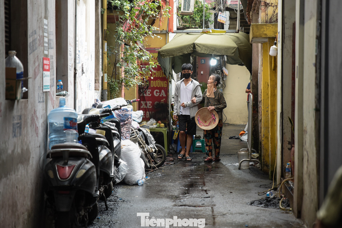 Bà H. có một người cháu bị mất trong vụ cháy rạng sáng ngày 24/5. "Tôi giờ không biết nói gì nữa, thật sự rất buồn, cháu còn quá trẻ", bà H. chia sẻ.