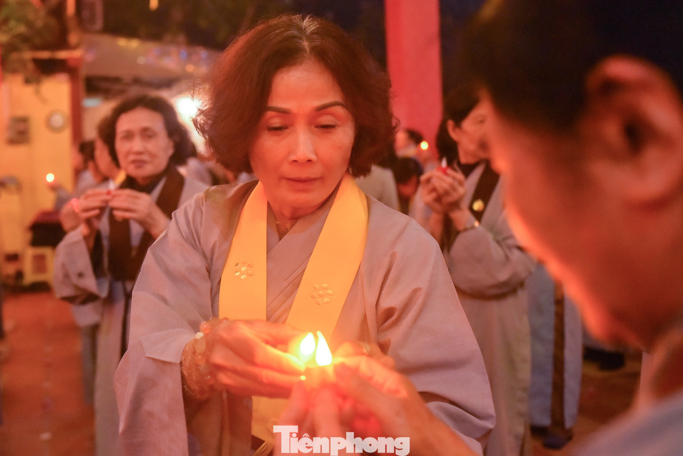 Ánh sáng lần lượt được lan toả cho đại chúng.