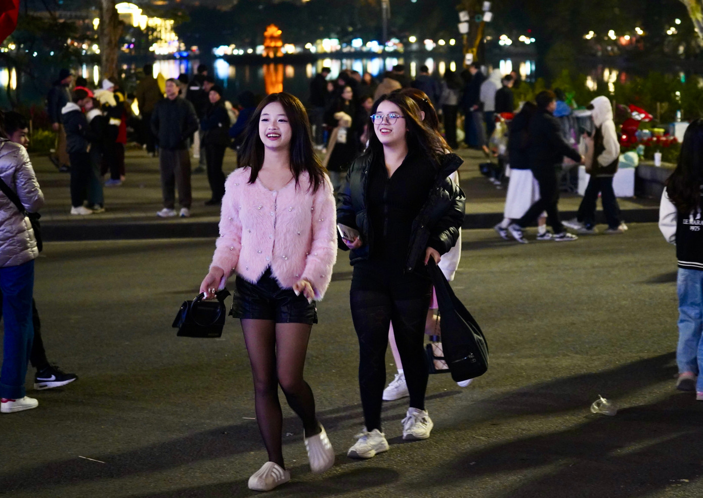 Pháo hoa rực sáng đón năm mới Ất Tỵ an lành, thịnh vượng ảnh 88 Pháo hoa rực sáng đón năm mới Ất Tỵ an lành, thịnh vượng ảnh 88