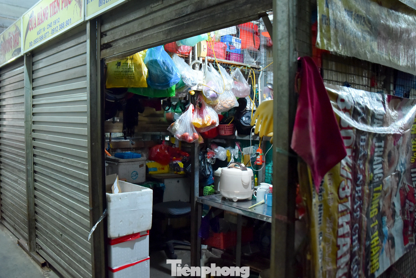 Ông Phú đánh giá: Cải tạo chợ dân sinh là rất cần thiết nhưng trước khi quy hoạch, xây mới, cải tạo hay chuyển đổi công năng đều cần phải cân nhắc, suy xét thấu đáo. Quan trọng hơn, phải công khai lấy ý kiến người dân từ thiết kế, quy mô, giá cả thuê ki ốt, quy chế quản lý để người dân biết và tham gia cùng.