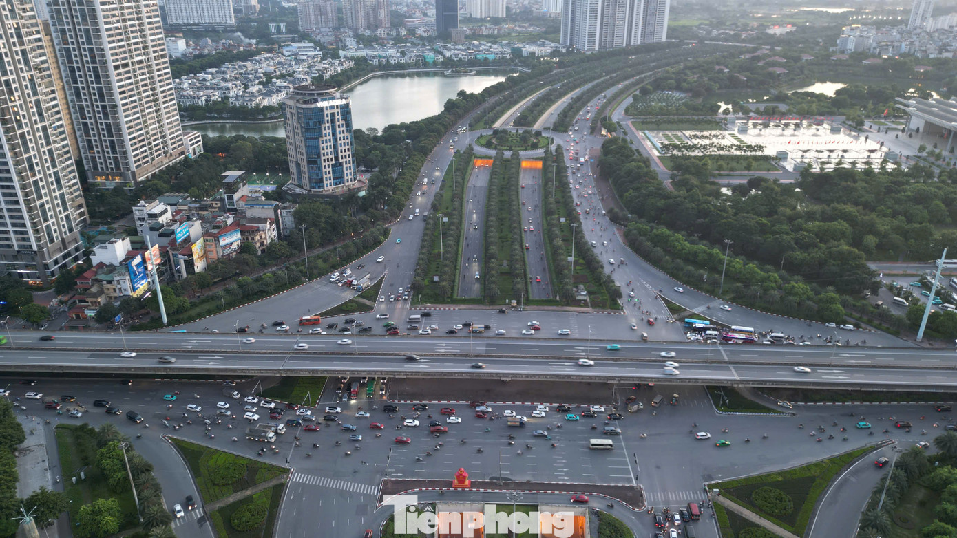 Đại lộ Thăng Long không ùn tắc vào chiều nay.