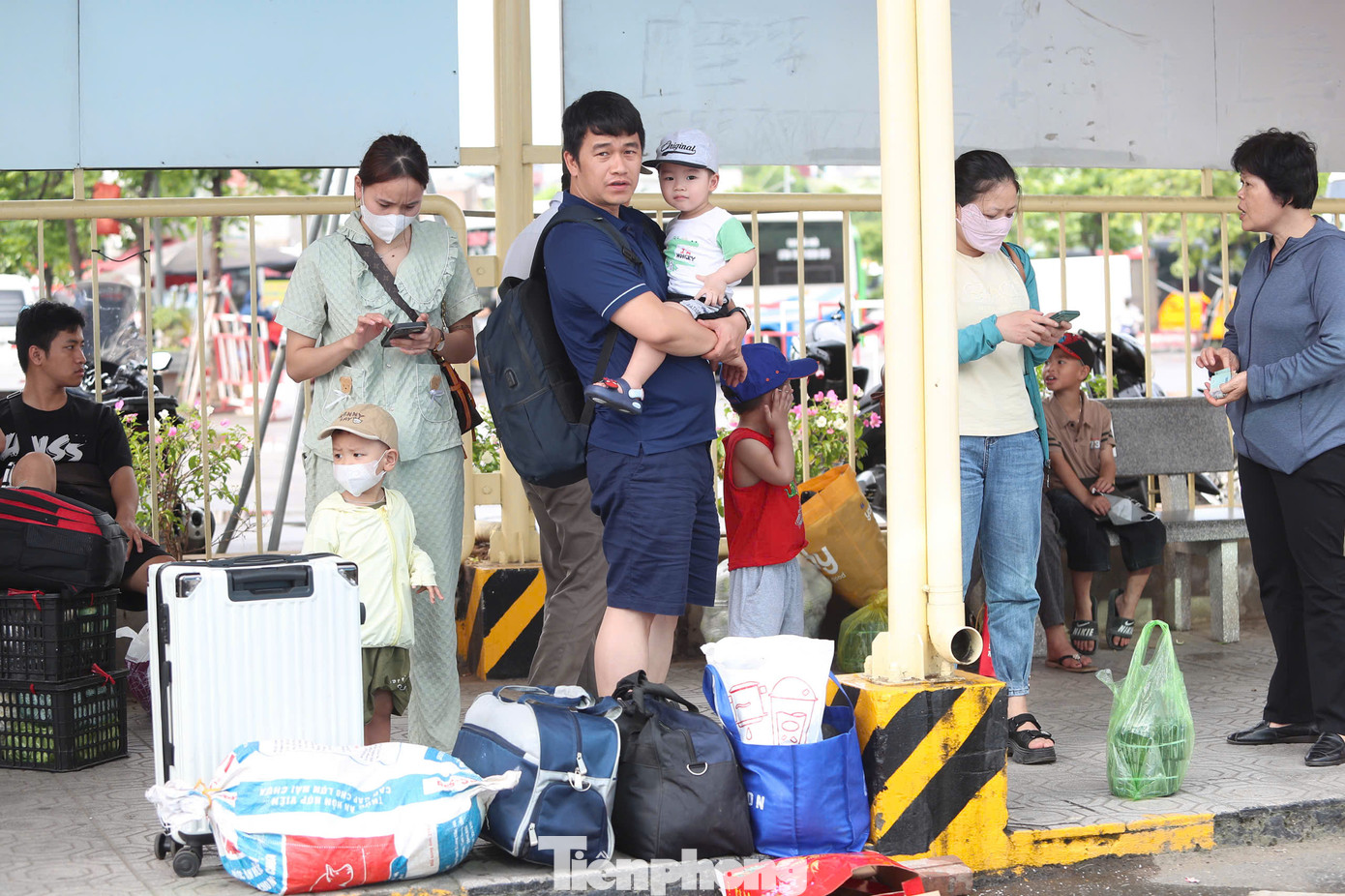 Theo kế hoạch, ngày mai 5/5 (thứ 2), cả nước sẽ quay lại làm việc, học tập sau kỳ nghỉ lễ kéo dài 5 ngày.