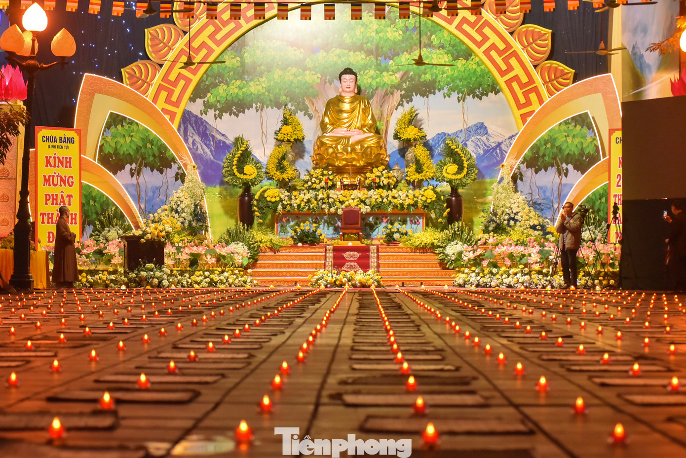 Đêm hội kết thúc trong sự lung linh tỏa sáng, mầu nhiệm diệu huyền của những ngọn nến tỏa chiếu từ tình thương và sự hiểu biết.