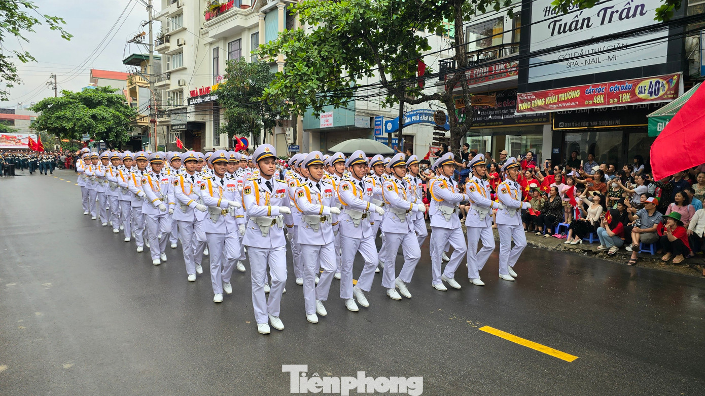 Một số hình ảnh trong buổi lễ diễu hành, diễu binh kỷ niệm 70 năm chiến thắng Điện Biên Phủ.