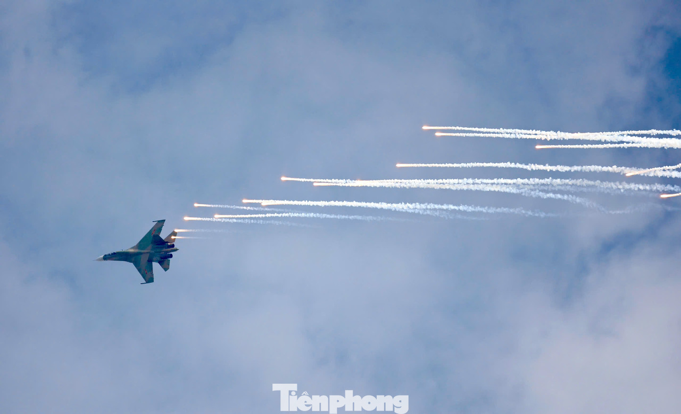 Triển lãm Quốc phòng quốc tế Việt Nam 2024 là hoạt động trọng điểm, tạo điểm nhấn mang ý nghĩa, tầm vóc quốc tế, được tổ chức đồng thời với các chương trình, sự kiện nhân dịp kỷ niệm 80 năm Ngày thành lập Quân đội Nhân dân Việt Nam, 35 năm Ngày hội Quốc phòng toàn dân. Triển lãm có sự tham gia của 66 Đoàn đại biểu quốc tế và hơn 240 doanh nghiệp công nghiệp quốc phòng đến từ 49 quốc gia, diễn ra từ ngày 19/12 đến 22/12.