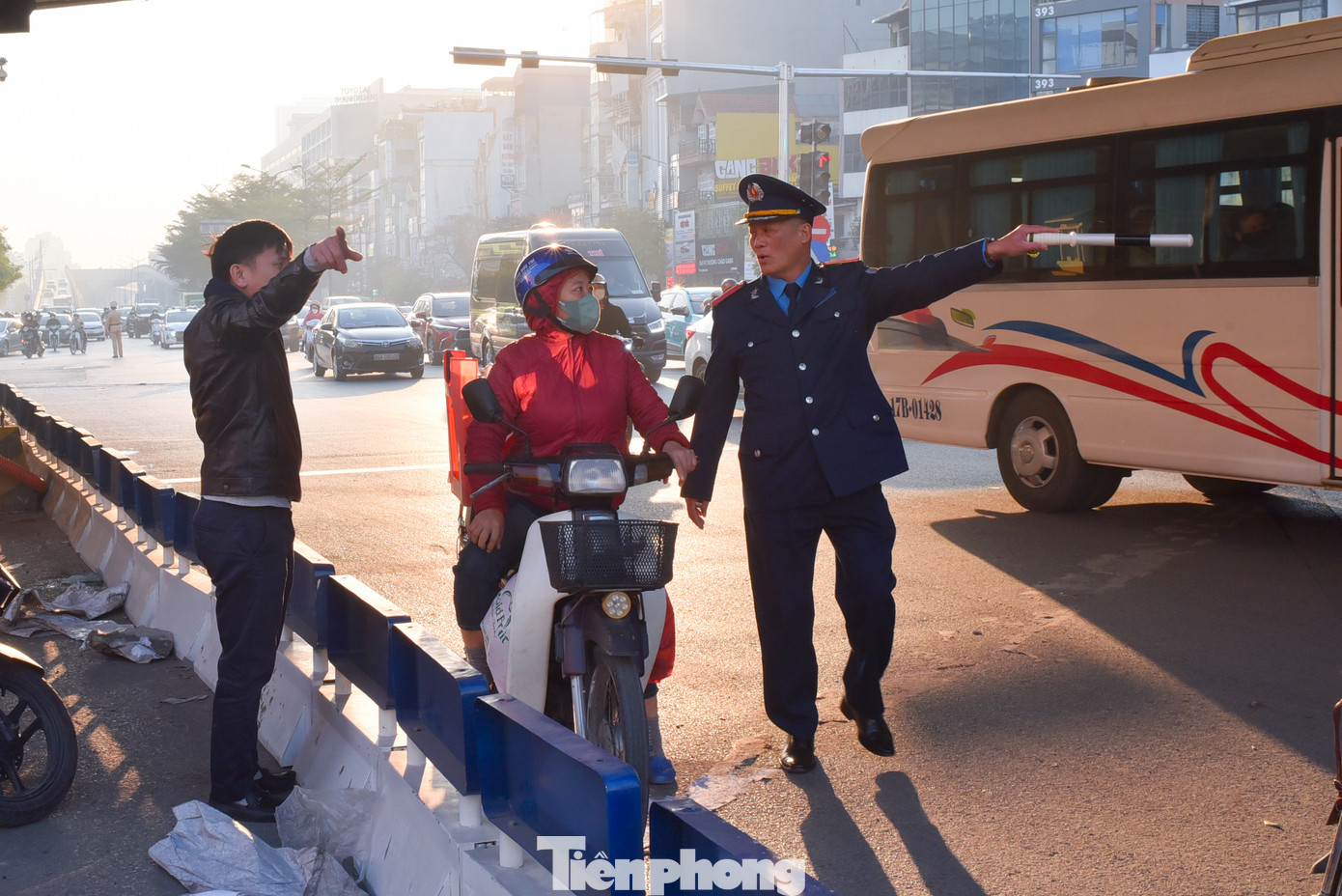 Một số người hoang mang, không biết đi đường nào cho đúng.