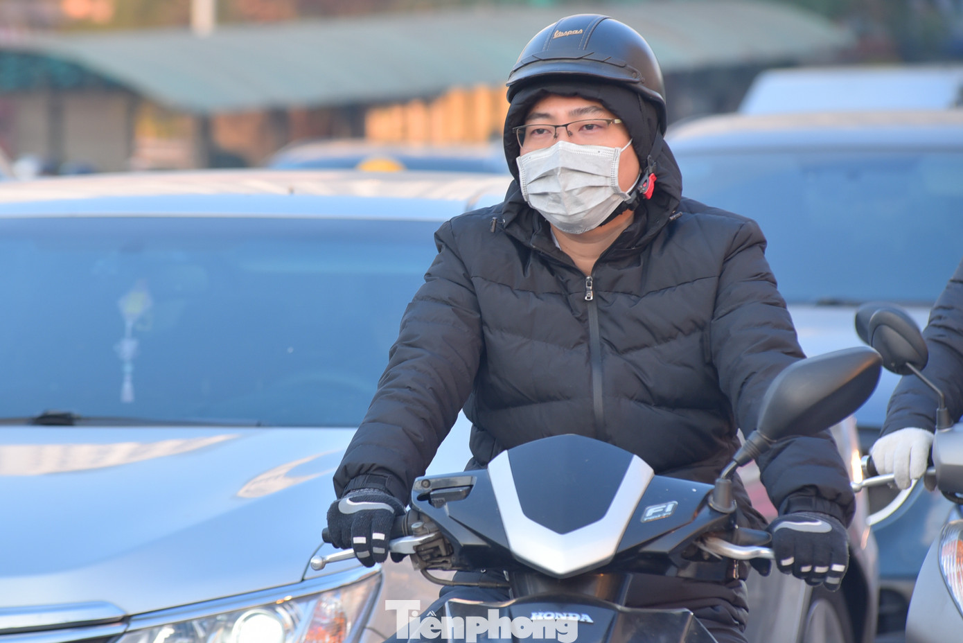 Anh Nguyễn Duy Hoàng (Hà Đông, Hà Nội) cho biết: "Đường Ngã Tư Sở rất kẹt xe, thường xuyên ùn tắc đặc biệt vào giờ cao điểm. Việc phân luồng là hợp lý nhưng cần có chỉ dẫn hướng đi từ Trường Chinh sang Nguyễn Trãi để người tham gia giao thông đỡ lúng túng".