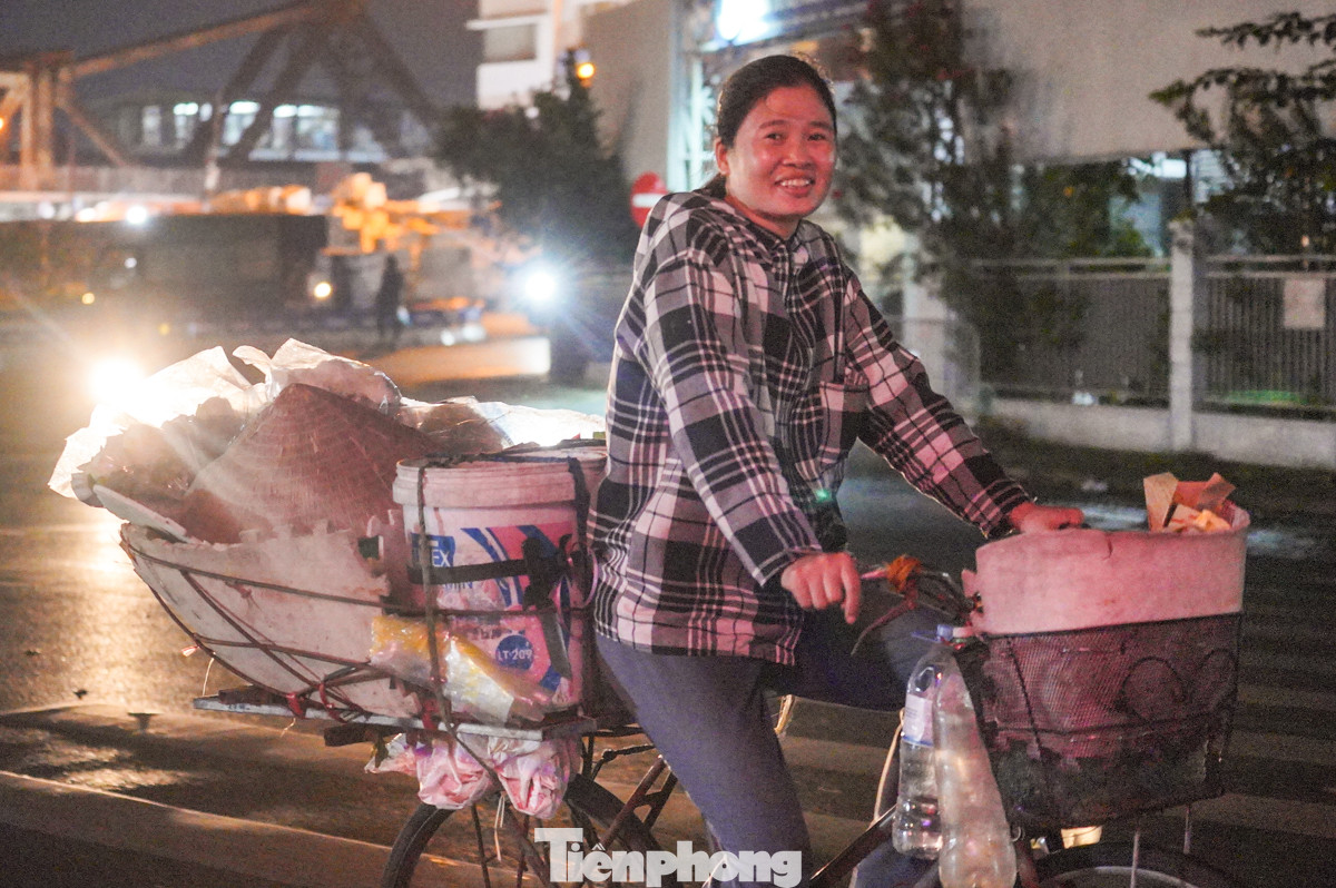 Phần lớn những người phụ nữ này đều có hoàn cảnh khó khăn, lao động vất vả, không quản hôm sớm mưu sinh, đi làm thuê làm mướn, bán hàng rong...