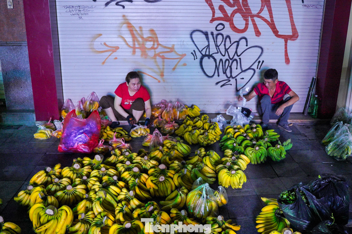 "Lắm lúc cũng tủi thân vì ngày Phụ nữ Việt Nam vẫn phải làm việc nhưng nghĩ lại là bản thân luôn có chồng ở bên, làm việc cùng anh mỗi ngày", chị Lượng nói thêm.