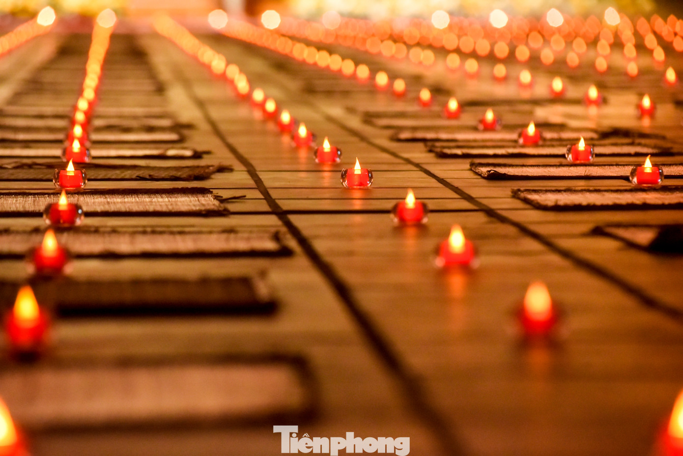 Đêm hội kết thúc trong sự lung linh tỏa sáng, mầu nhiệm diệu huyền của những ngọn nến tỏa chiếu từ tình thương và sự hiểu biết.