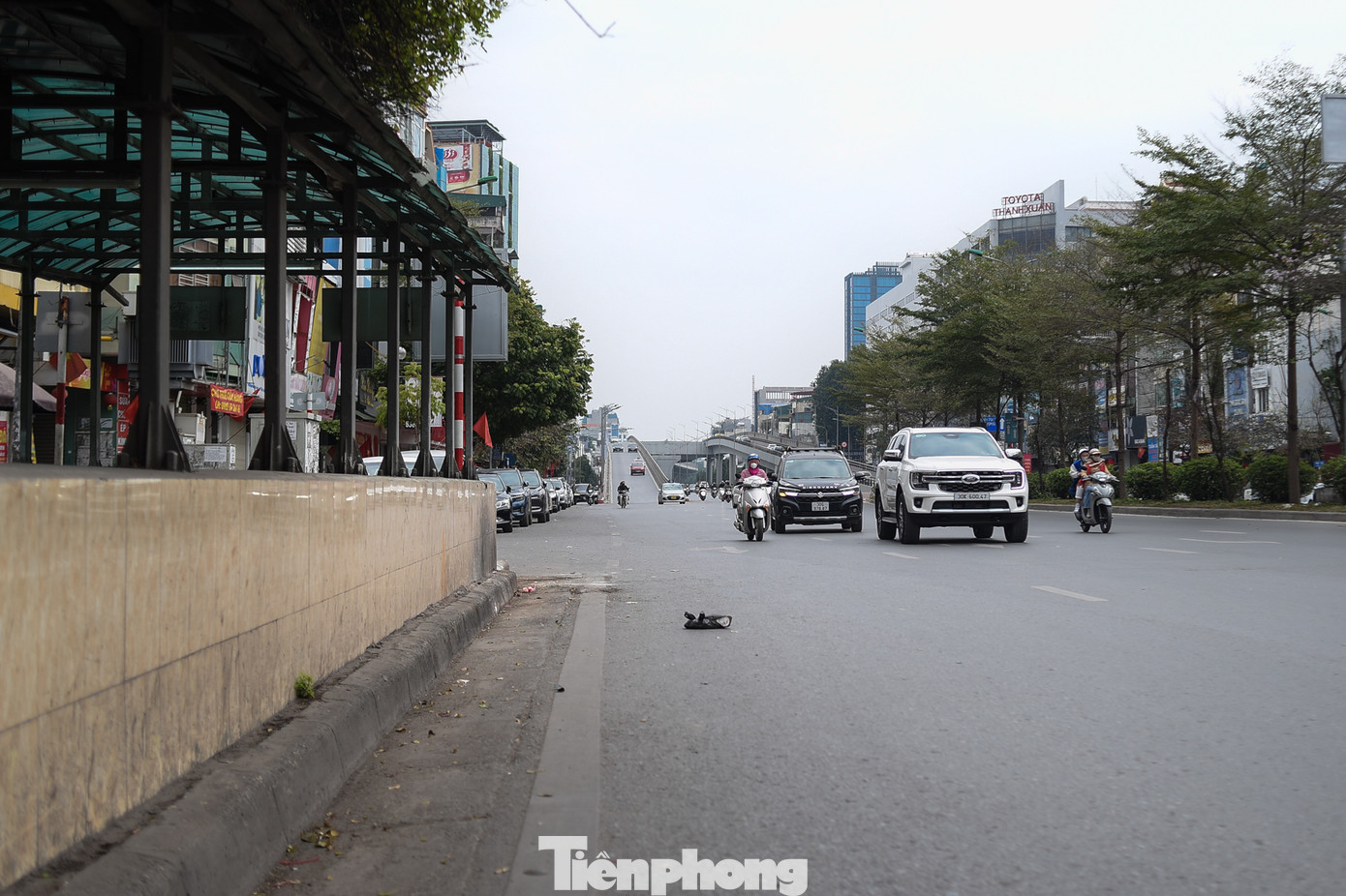 Đường Trường Chinh xe cộ không còn cảnh tấp nập như ngày thường, người dân thoải mái di chuyển. Đường Trường Chinh xe cộ không còn cảnh tấp nập như ngày thường, người dân thoải mái di chuyển.