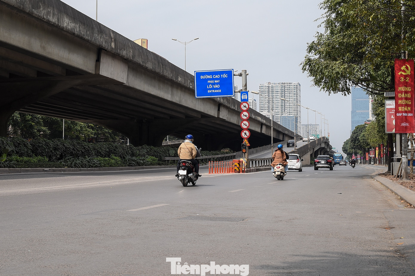 Lối lên vành đai 3 - Nguyễn Xiển thông thoáng đến kỳ lạ. Lối lên vành đai 3 - Nguyễn Xiển thông thoáng đến kỳ lạ.