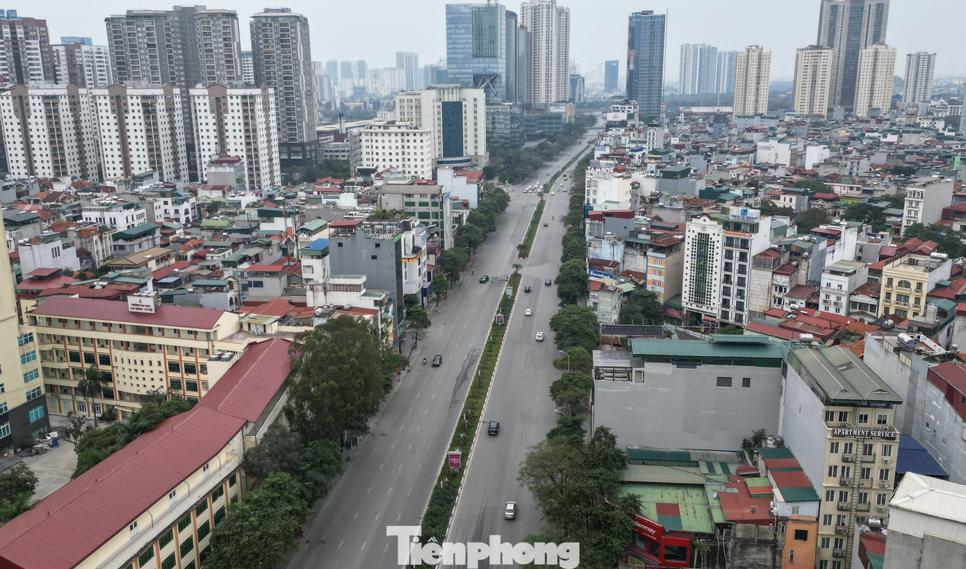 Người dân từ Hà Nội trở về quê đón Tết nên đường phố không còn cảnh xe cộ chen chúc. Người dân từ Hà Nội trở về quê đón Tết nên đường phố không còn cảnh xe cộ chen chúc.