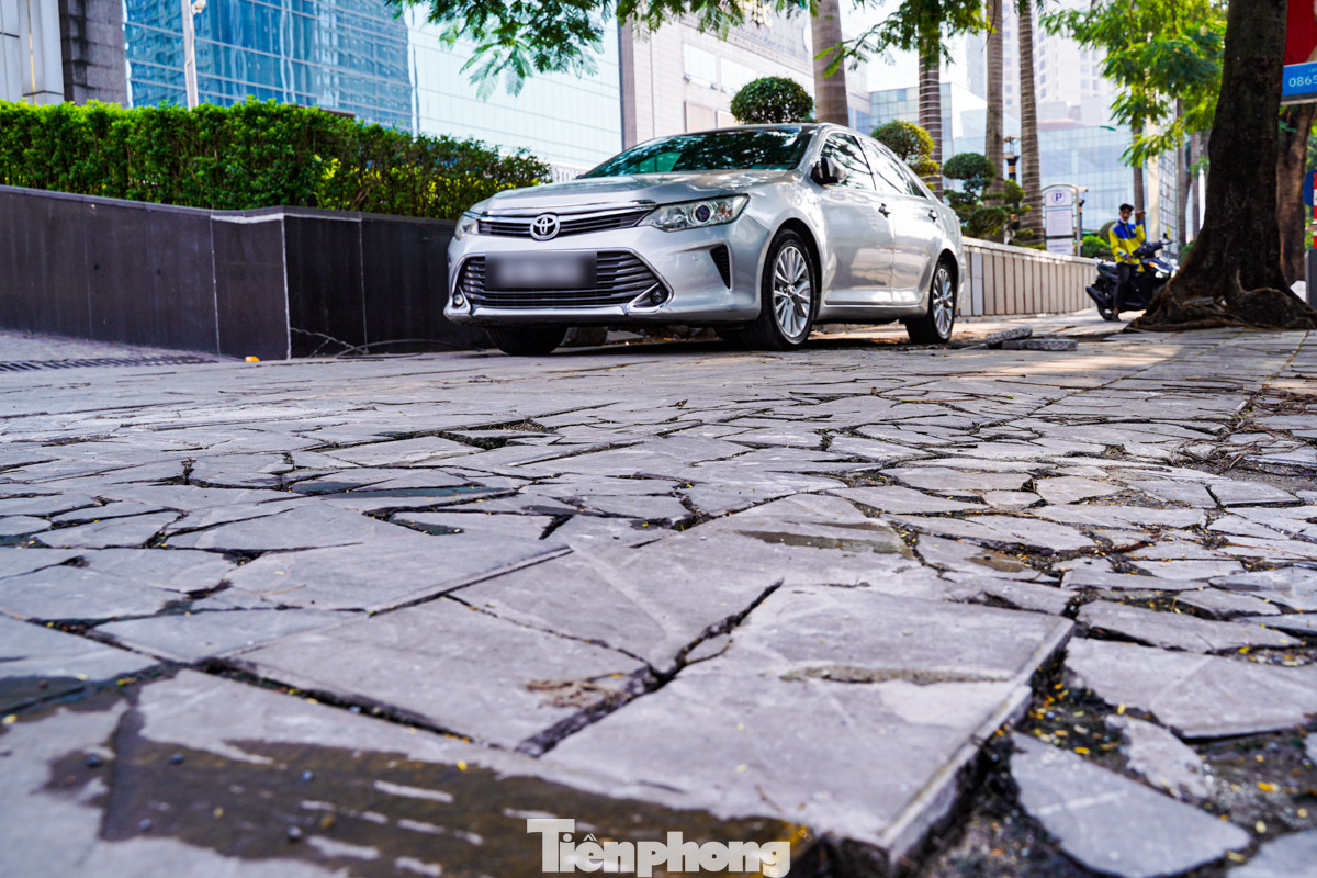 Hiện trạng vỉa hè trên đường Trần Duy Hưng.