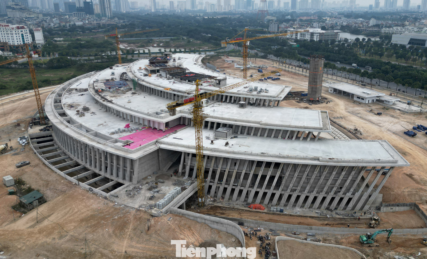 Dự án bao gồm hệ thống thang bộ, thang máy, hệ thống chiếu sáng được thiết kế hài hòa với chiếu sáng kiến trúc công trình và ánh sáng tự nhiên, sử dụng hệ thống thiết bị đa phương tiện kết hợp với hệ thống âm thanh định hướng để khách tham quan có thể tự do tương tác, đem lại trải nghiệm mới mẻ.