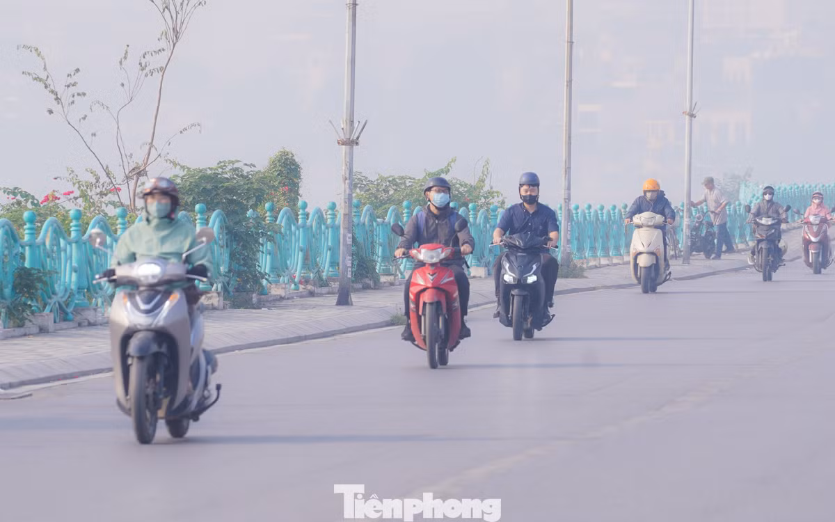 Thậm chí, chỉ riêng tại khu vực Tây Hồ (Hà Nội), chỉ số chất lượng không khí (AQI) đã ghi nhận mức cao từ 336- 398. Chất lượng không khí này có khả năng ảnh hưởng tới sức khỏe của người dân, đặc biệt là những người có vấn đề về hô hấp và các bệnh mãn tính. Thậm chí, chỉ riêng tại khu vực Tây Hồ (Hà Nội), chỉ số chất lượng không khí (AQI) đã ghi nhận mức cao từ 336- 398. Chất lượng không khí này có khả năng ảnh hưởng tới sức khỏe của người dân, đặc biệt là những người có vấn đề về hô hấp và các bệnh mãn tính.