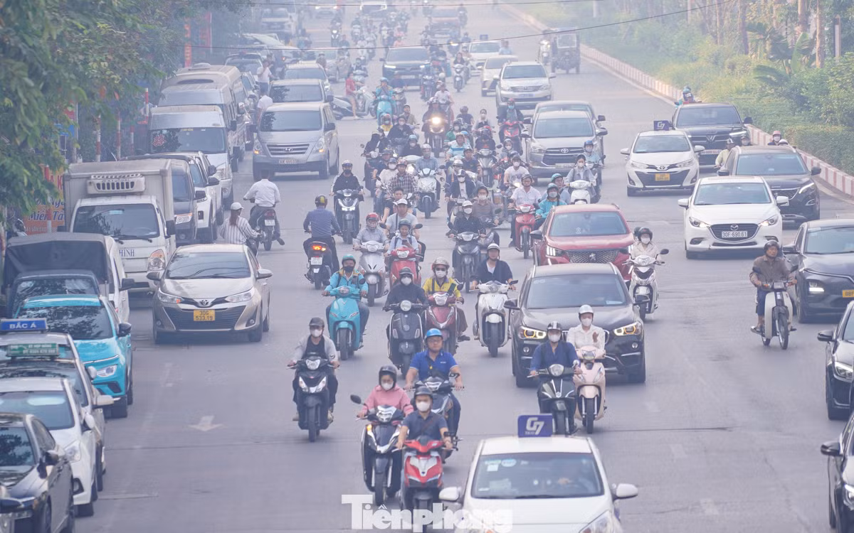 Tình trạng khói bụi từ phương tiện giao thông kết hợp với ô nhiễm không khí luôn tiềm ẩn nguy cơ ảnh hưởng đến sức khỏe, đặc biệt là đối với hệ hô hấp của người già và trẻ nhỏ. Tình trạng khói bụi từ phương tiện giao thông kết hợp với ô nhiễm không khí luôn tiềm ẩn nguy cơ ảnh hưởng đến sức khỏe, đặc biệt là đối với hệ hô hấp của người già và trẻ nhỏ.