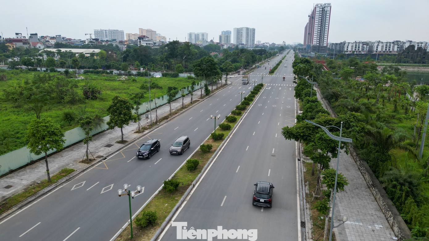 Tuyến đường Nguyễn Gia Bồng được đưa vào sử dụng từ tháng 9/2024, là một trong những tuyến đường gắn biển nhân dịp kỷ niệm 70 năm Ngày Giải phóng Thủ đô (10/10/1954 - 10/10/2024), với kỳ vọng trở thành điểm nhấn giao thông - hạ tầng của khu vực. Tuyến đường Nguyễn Gia Bồng được đưa vào sử dụng từ tháng 9/2024, là một trong những tuyến đường gắn biển nhân dịp kỷ niệm 70 năm Ngày Giải phóng Thủ đô (10/10/1954 - 10/10/2024), với kỳ vọng trở thành điểm nhấn giao thông - hạ tầng của khu vực.