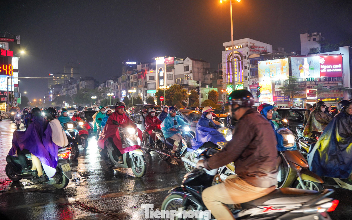 Giao thông lộn xộn giờ cao điểm chiều nay (5/11).