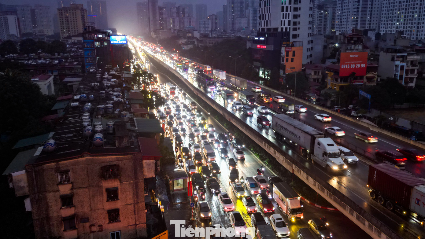 Đường Khuất Duy Tiến hướng ra Pháp Vân - Cầu Giẽ ùn tắc từ 5 giờ sáng. Đường Khuất Duy Tiến hướng ra Pháp Vân - Cầu Giẽ ùn tắc từ 5 giờ sáng.