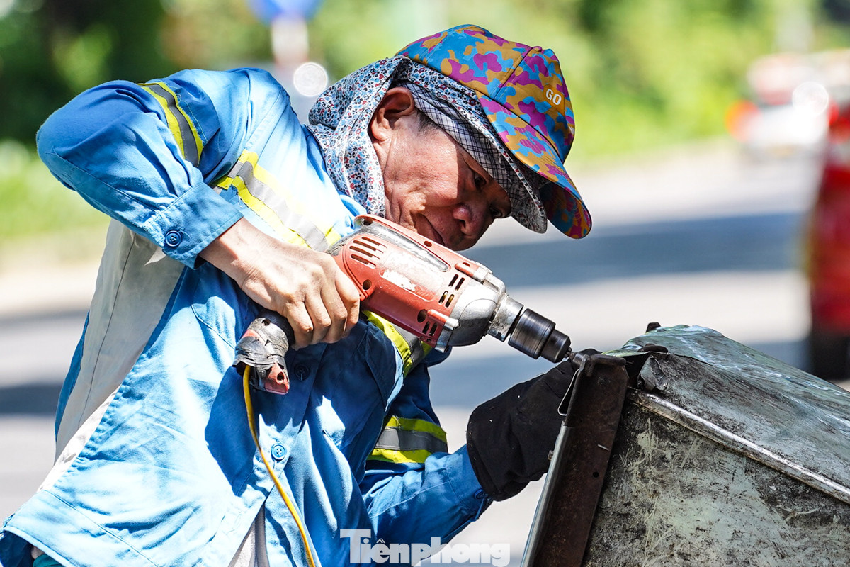 Những người làm việc ngoài trời chịu ảnh hưởng nhiều nhất của nắng nóng.