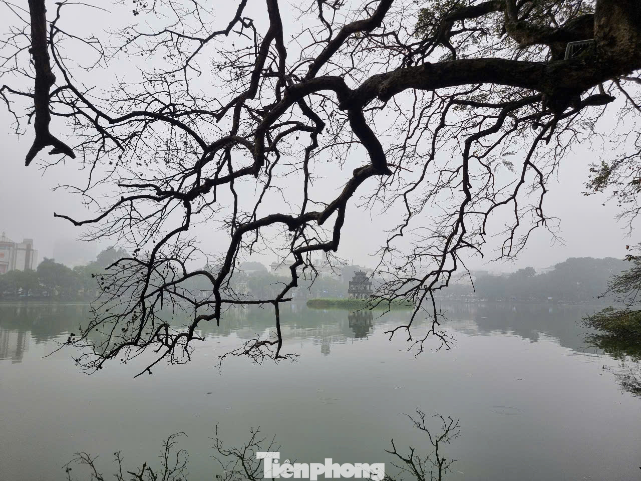 Theo dự báo thời tiết, trạng thái thời tiết này sẽ còn duy trì trong nhiều ngày tới. Trong 10 ngày tiếp theo, Hà Nội sẽ chủ yếu có nhiều mây, mưa phùn và sương mù. Theo dự báo thời tiết, trạng thái thời tiết này sẽ còn duy trì trong nhiều ngày tới. Trong 10 ngày tiếp theo, Hà Nội sẽ chủ yếu có nhiều mây, mưa phùn và sương mù.