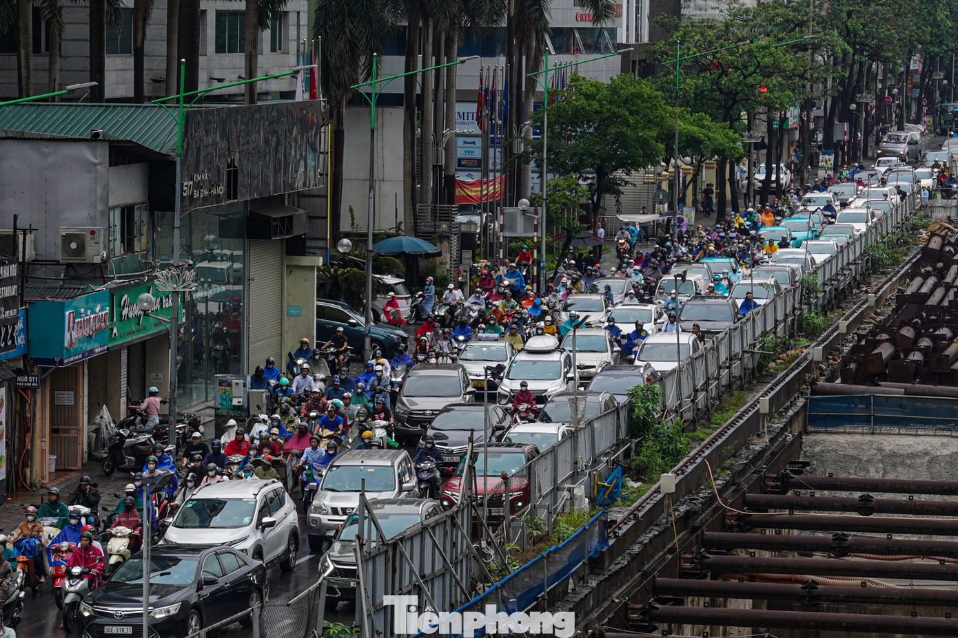 Khu vực đường Kim Mã lúc gần 8 giờ sáng nay (25/4).