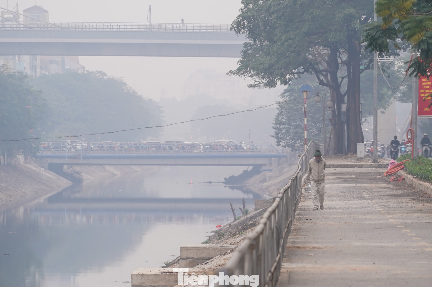 Theo Trung tâm Dự báo Khí tượng Thủy văn Quốc gia, khu vực Hà Nội ngày 20/1, sáng sớm có sương mù và sương mù nhẹ rải rác, trời rét, nhiệt độ từ 12 - 15 độ C. Theo Trung tâm Dự báo Khí tượng Thủy văn Quốc gia, khu vực Hà Nội ngày 20/1, sáng sớm có sương mù và sương mù nhẹ rải rác, trời rét, nhiệt độ từ 12 - 15 độ C.