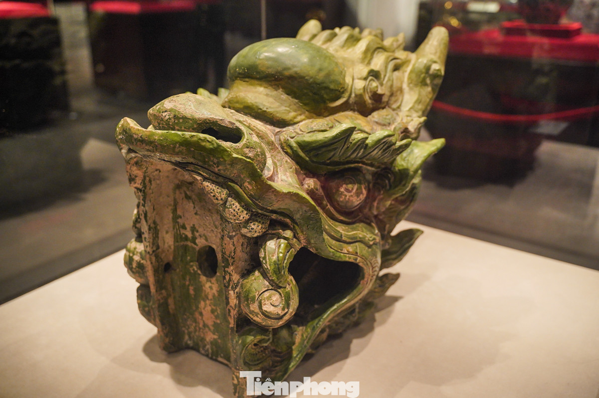 Đầu rồng đất nung, men lục, dùng trong trang trí kiến trúc - Niên đại thế kỷ XIII-XIV