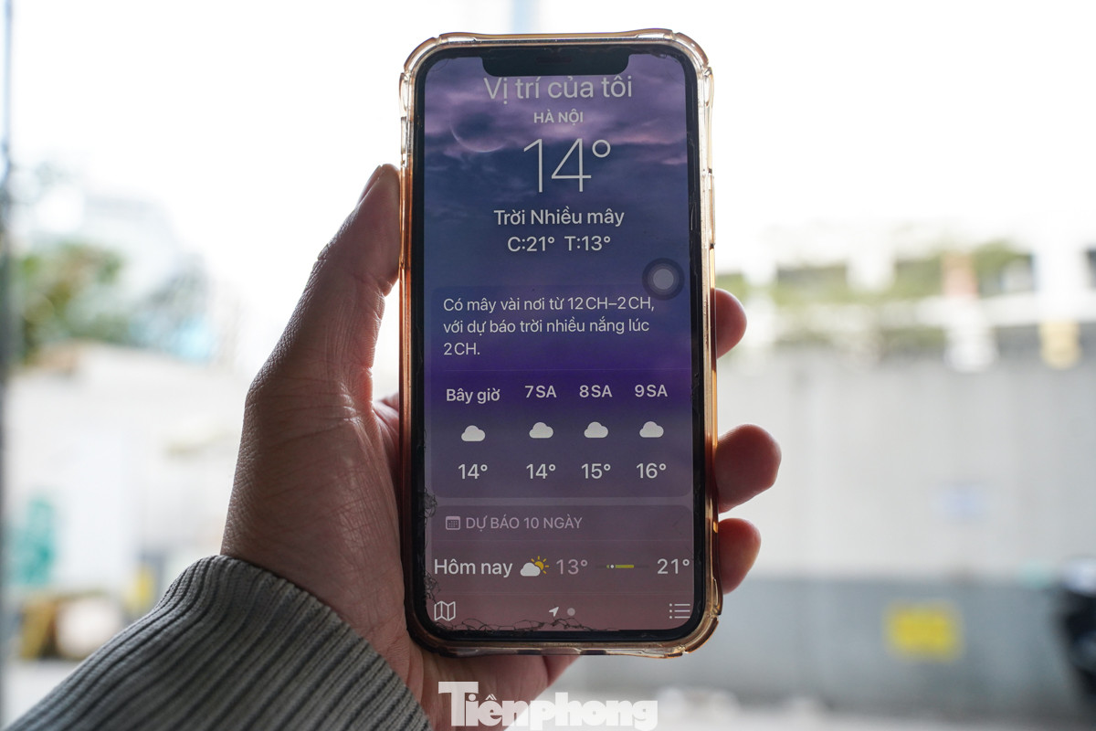 Theo Trung tâm Dự báo Khí tượng Thủy văn Quốc gia, từ đêm 27/12, không khí lạnh tiếp tục ảnh hưởng đến các nơi khác ở Bắc Trung Bộ và phía Tây Bắc Bộ. Tại Hà Nội sáng nay, trời nhiều mây, trưa chiều giảm mây hửng nắng, trời rét. Nhiệt độ thấp nhất từ 14-16 độ C.