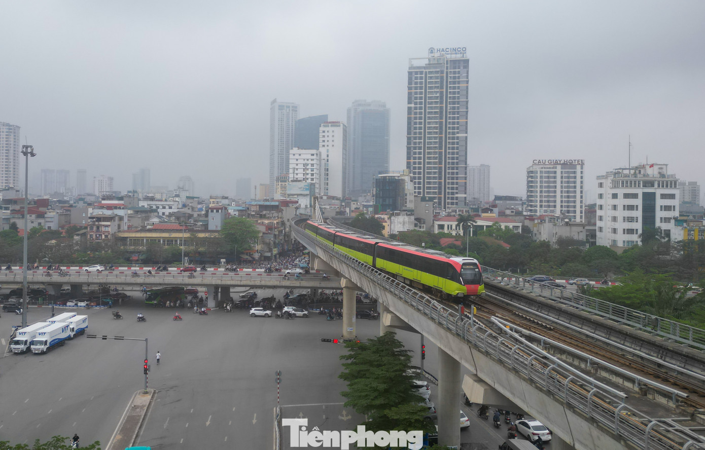 Nhiệt độ buổi sáng tại Thủ đô hôm nay vào khoảng 25 độ C, thời tiết mát mẻ.