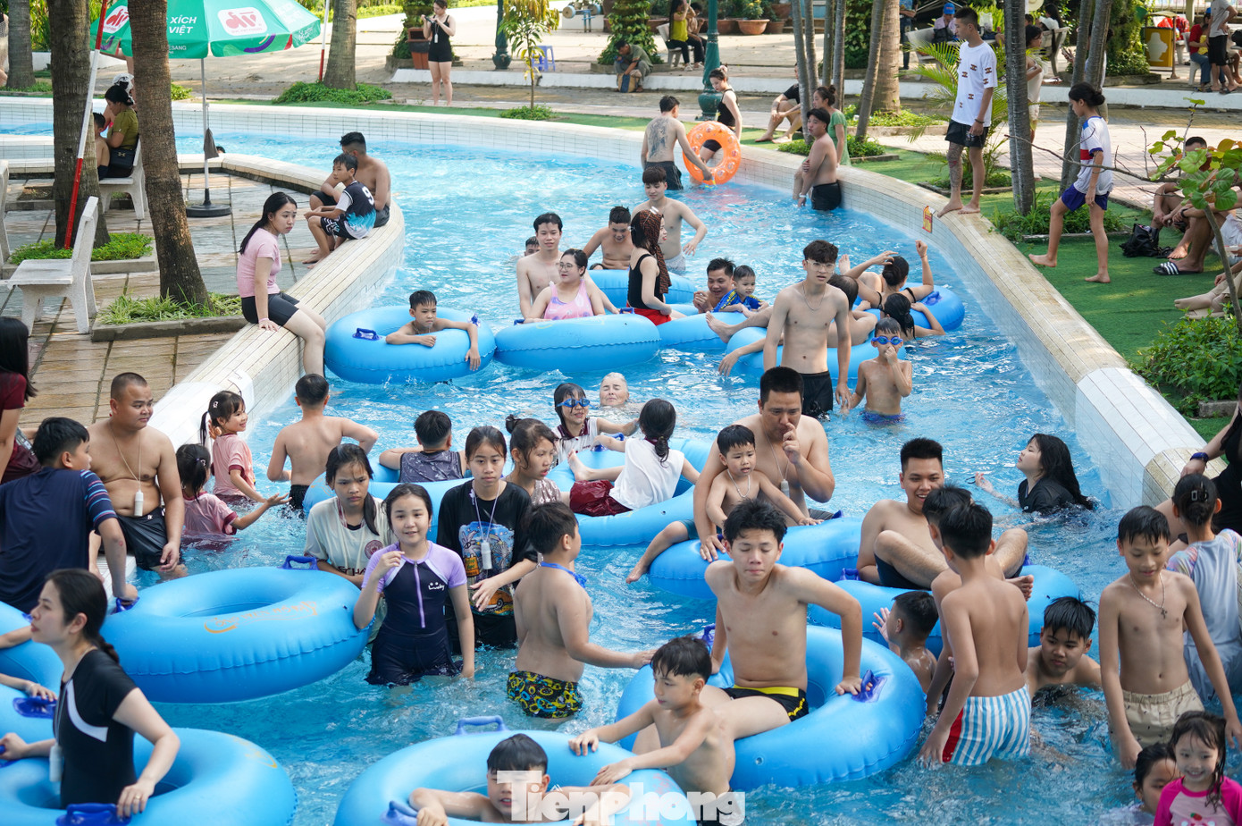 "Sông lười" là khu vực thu hút gia đình có trẻ nhỏ.