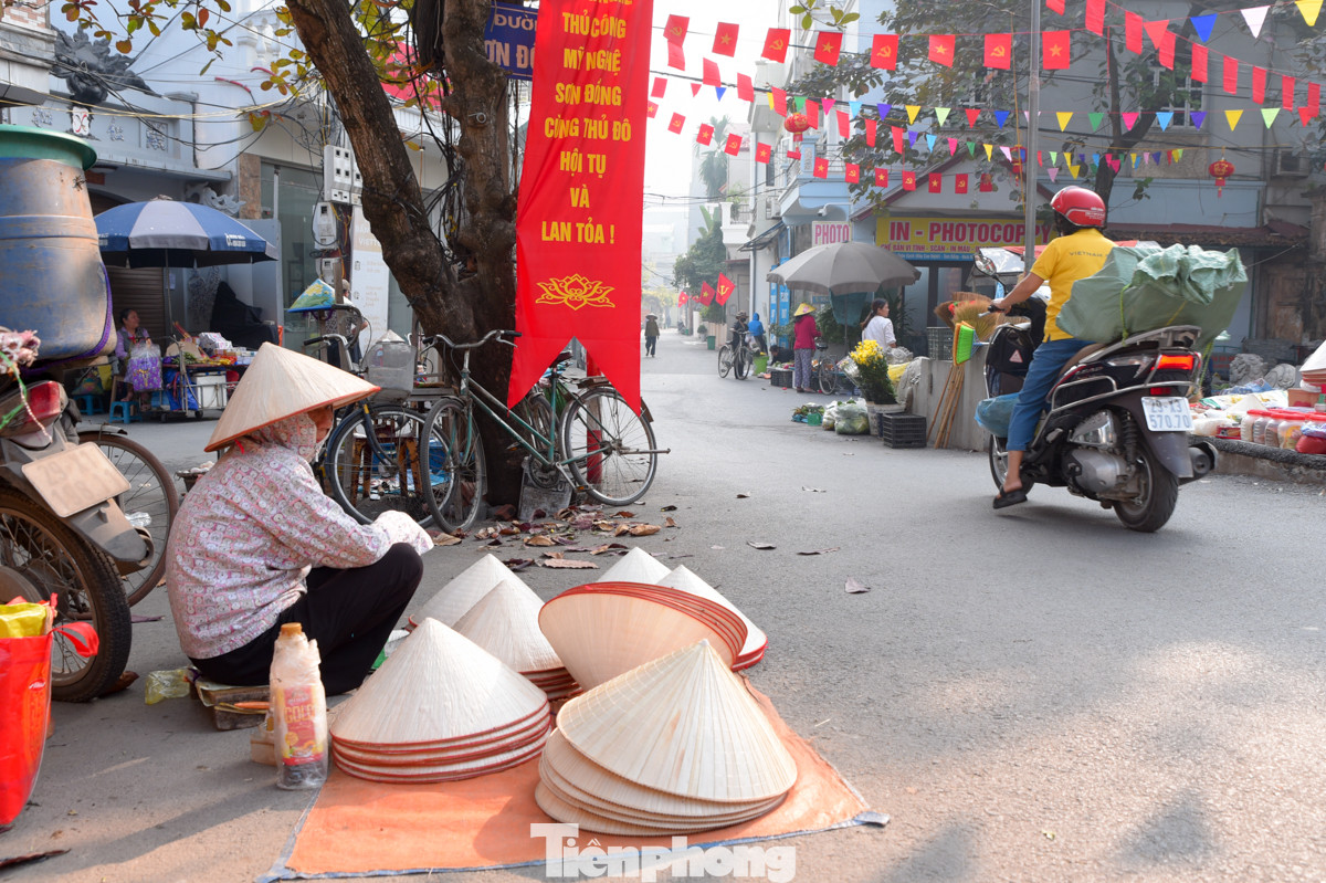 Chia sẻ với Tiền Phong, Ông Nguyễn Viết Hùng - Chủ tịch UBND xã Sơn Đồng cho biết: "Dự án chợ Sơn Đồng sau khi hoàn thành, chúng tôi đã đề xuất với UBND huyện để UBND huyện đề xuất với Bộ Công Thương để phân hạng chợ. Tuy nhiên, phía trên quản lý cho rằng, khu chợ chúng tôi thực hiện vẫn còn những thiếu sót, vẫn vướng mắc ở khâu phân hạng chợ".