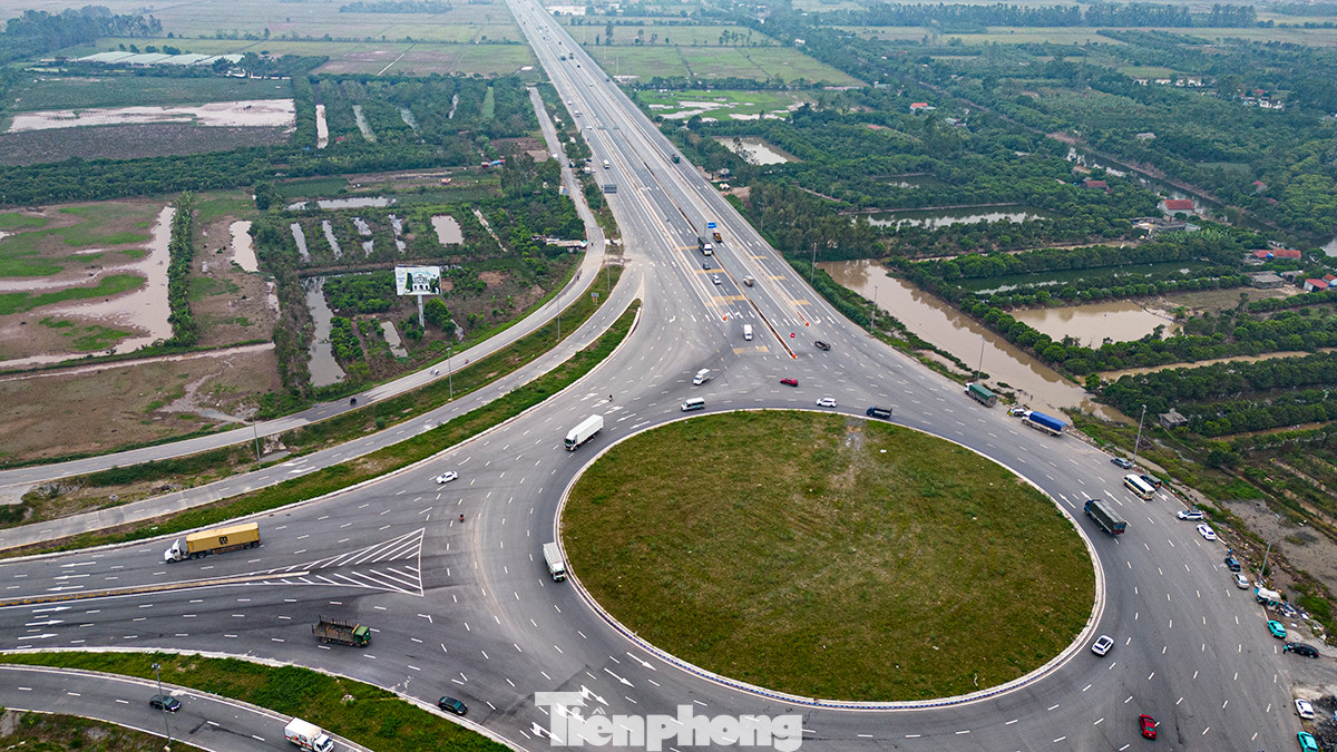 Điểm cuối giai đoạn 1 là ở vòng xuyến Yên Mỹ (Hưng Yên), từ đây, các phương tiện có thể đi vào trạm thu phí cao tốc Hà Nội - Hải Phòng, một hướng khác về Hưng Yên và Thái Bình.