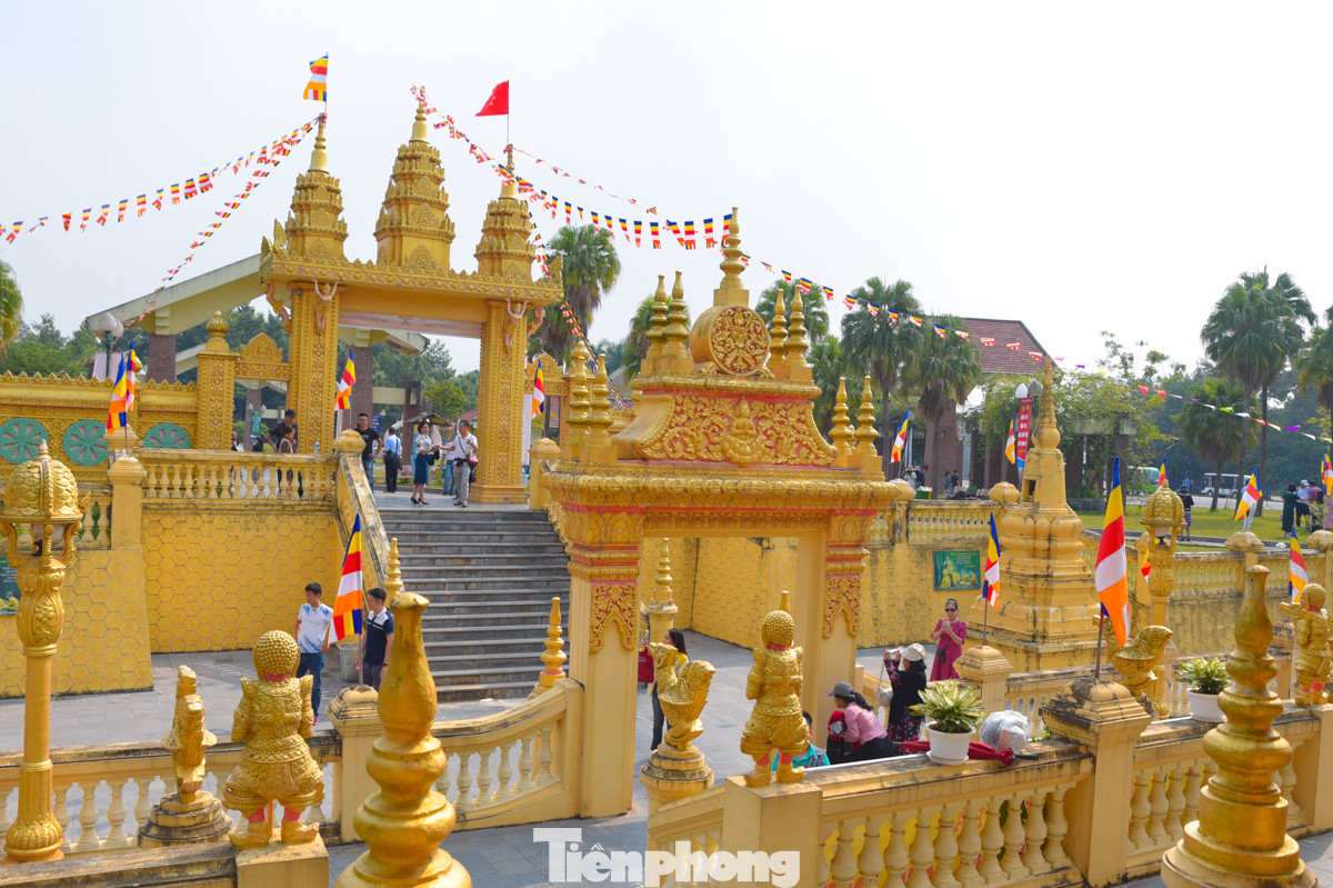 Vào các dịp lễ, nơi đây thu hút một lượng lớn du khách đến tìm hiểu và chiêm bái.