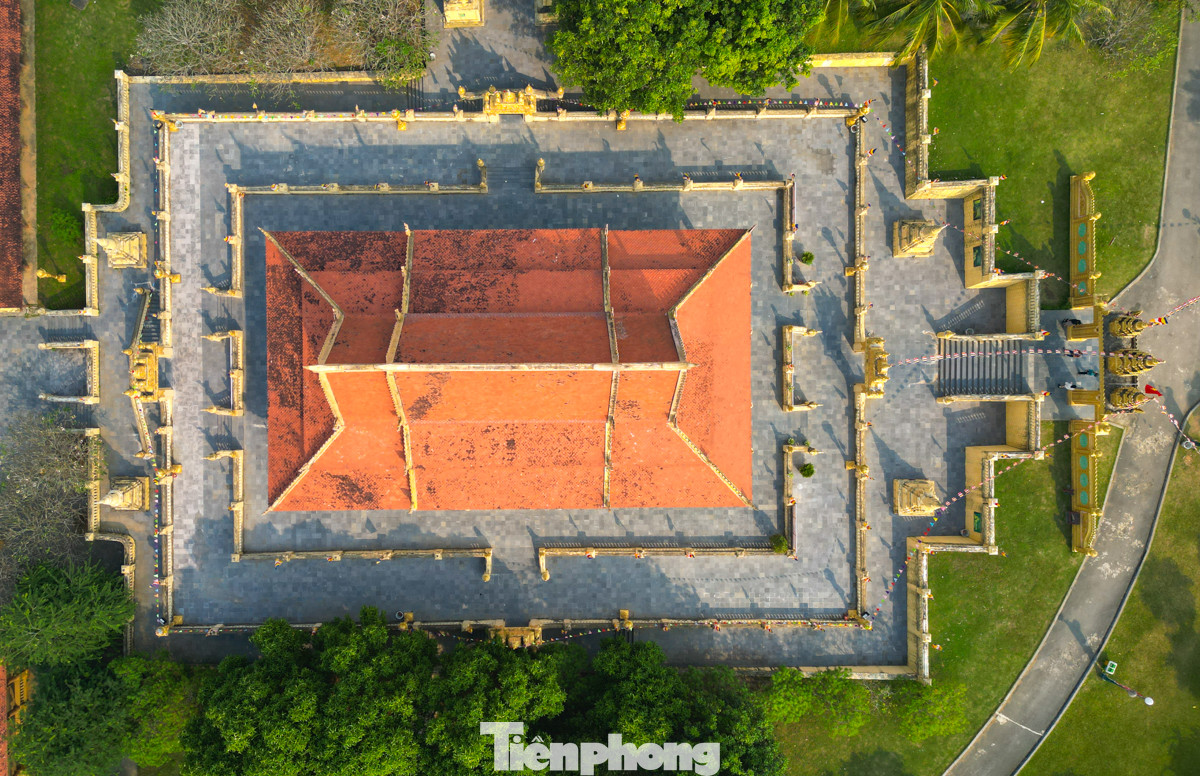 Chùa được xây dựng theo hình chữ "khẩu" với 3 phần chính là tiền đường, chính điện và hậu tổ. Ngoài ra còn bao gồm các công trình kiến trúc khác như tháp góc, ao sen, vườn tháp...