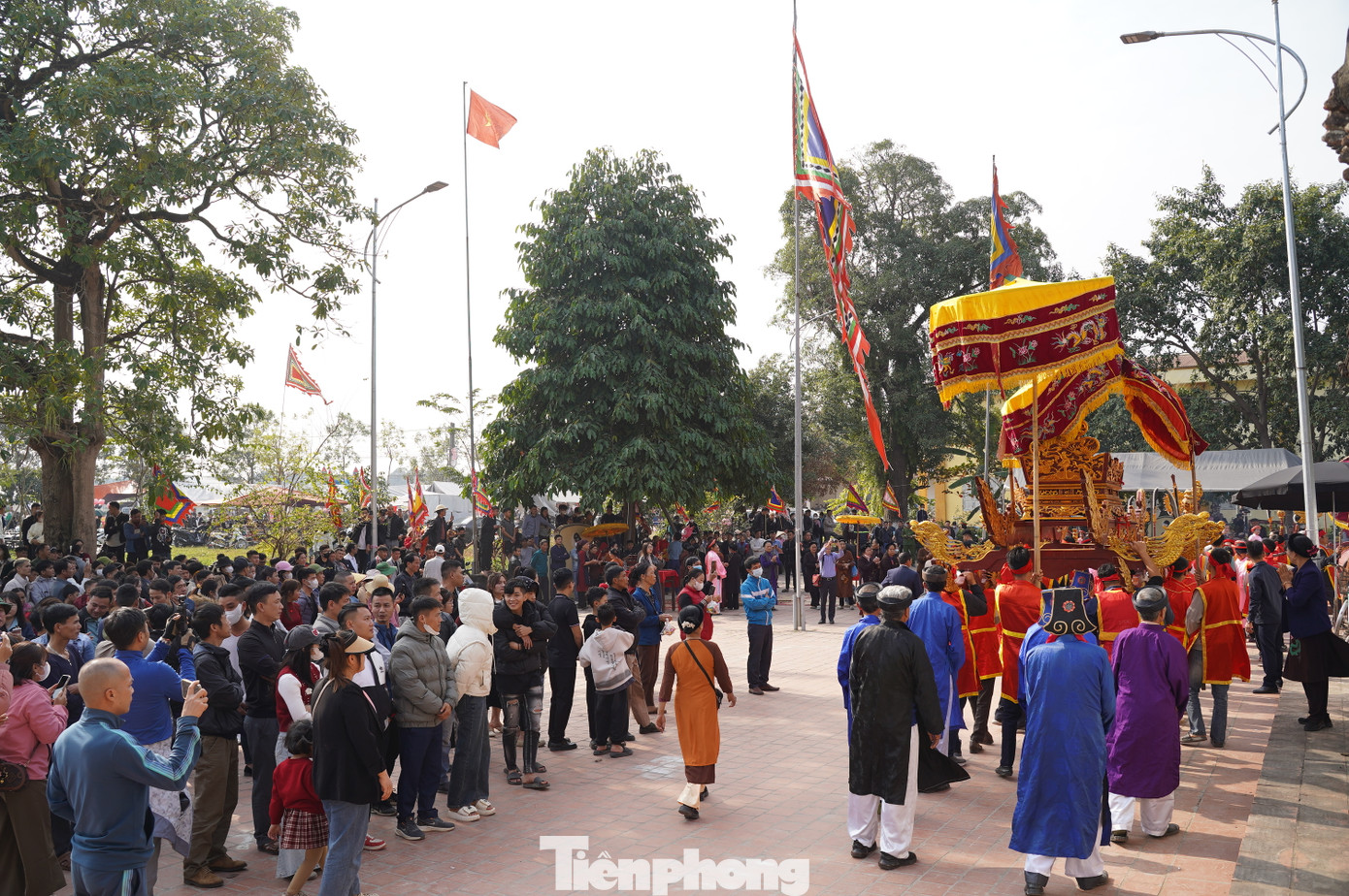 Chiều 4/2, (tức ngày Mùng 7 tháng Giêng âm lịch) đã diễn ra Lễ hội Đả cầu, cướp phết xã Bàn Giản và dâng hương tại Đình làng các thôn Đông Lai, Xuân Me, Trụ Thạch thuộc xã Bàn Giản, huyện Lập Thạch (Vĩnh Phúc).